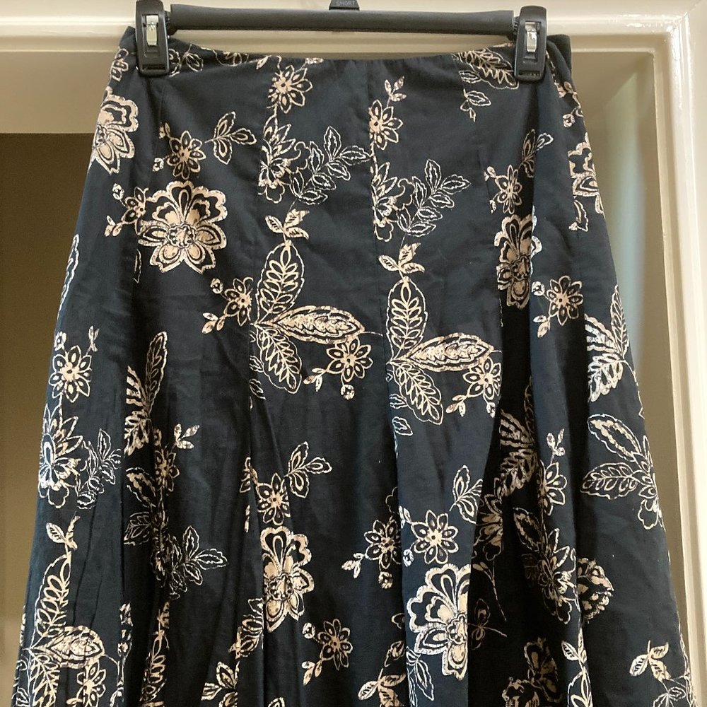 NY & Co Black Floral Flirty Skirt Sz 6